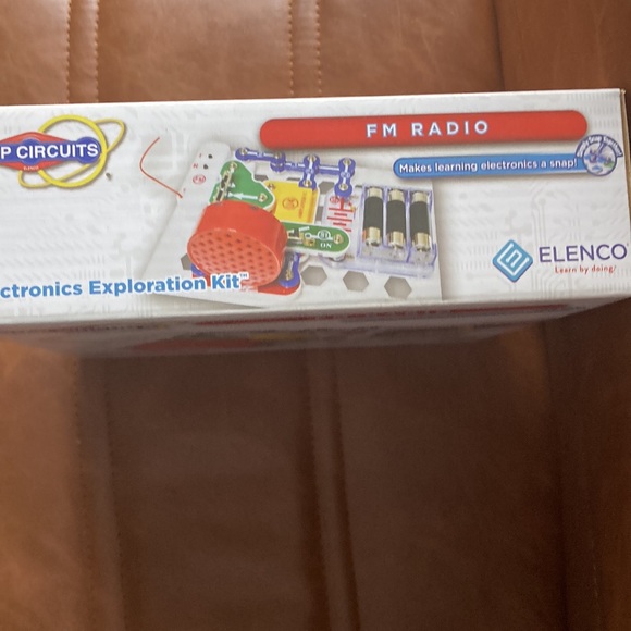 Snap Circuits FM Radio Kit - Picture 6 of 6